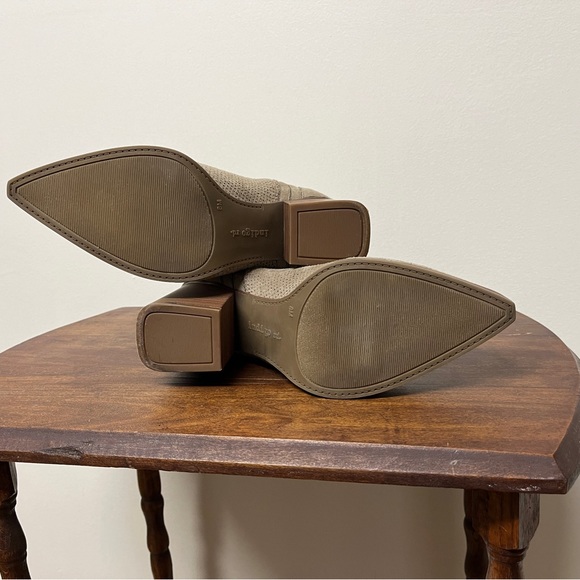 Boots, suede indigo rd. Size 8M. Tread great, no stains or bad spots. Pull on. - Picture 10 of 10